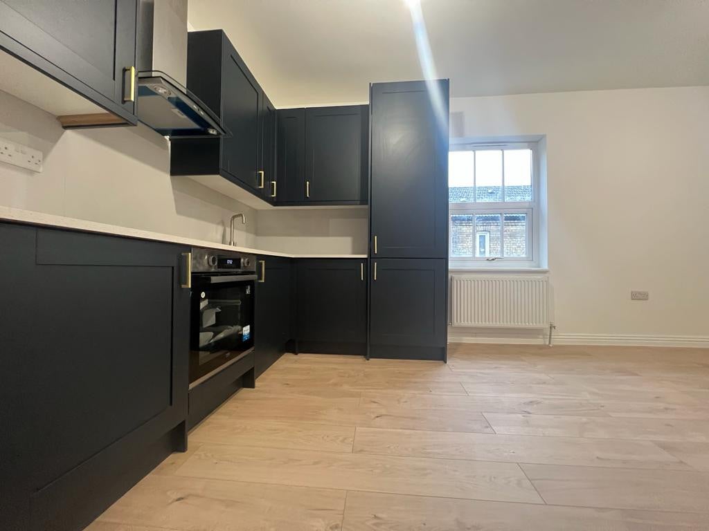 Flat Warwick Avenue in Bedford