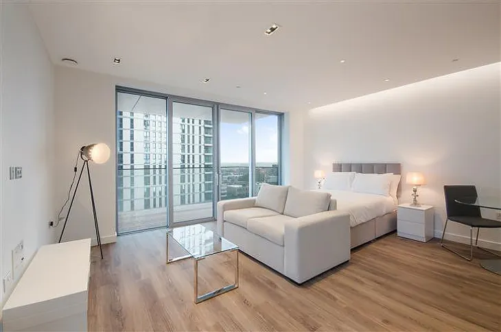 Flat Leman Street in Greater London