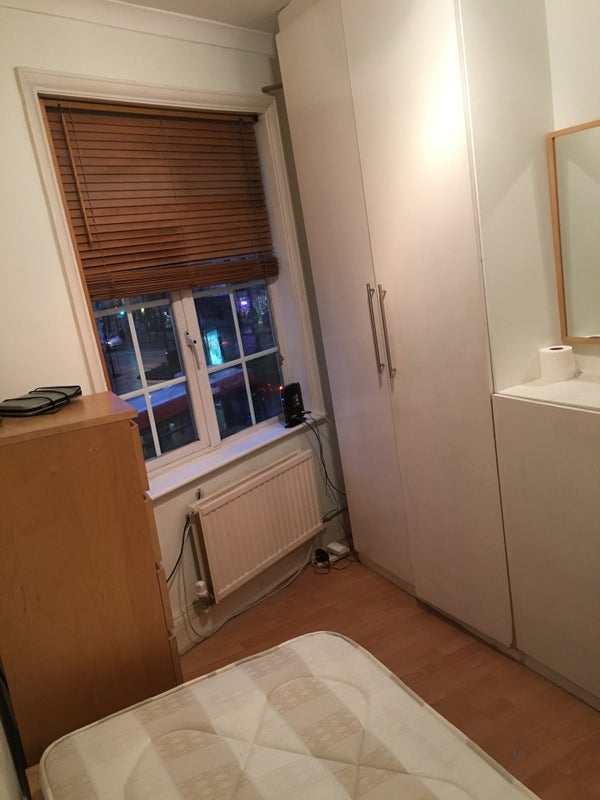 Room Long Lane in Greater London