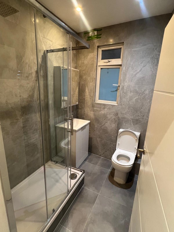 Room Long Lane in Greater London