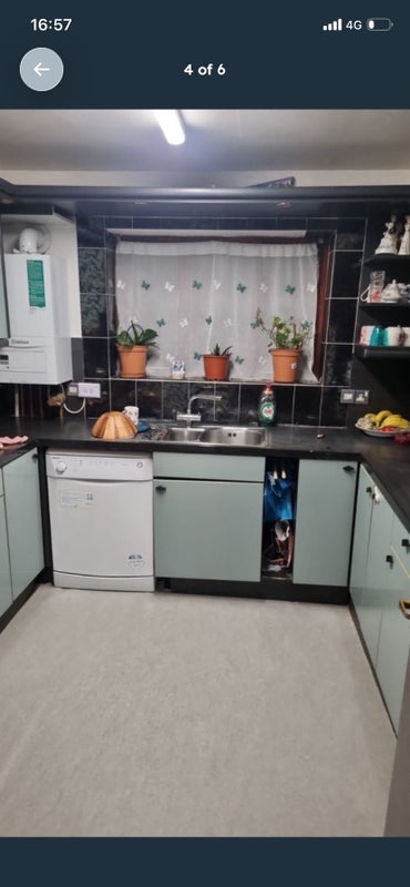 Room Downsbridge Road in Greater London