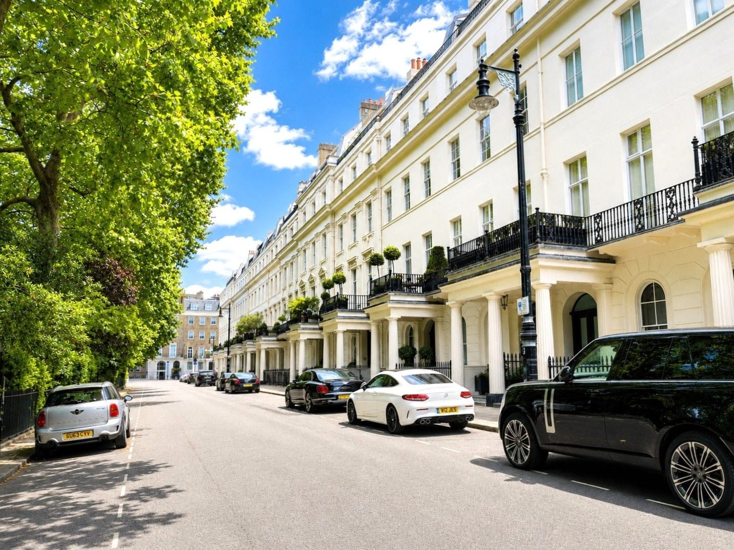 Flat Eaton Square in City of Westminster