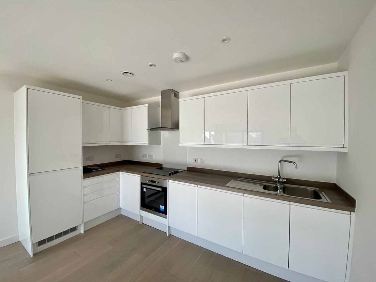 Flat Leacon Road in Ashford