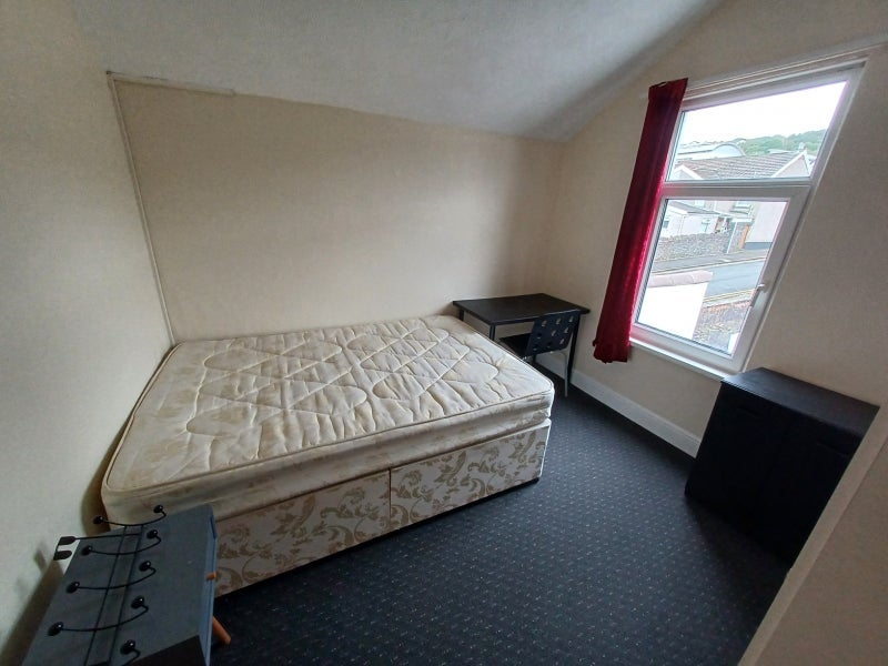Room Queen Street in Pontypridd