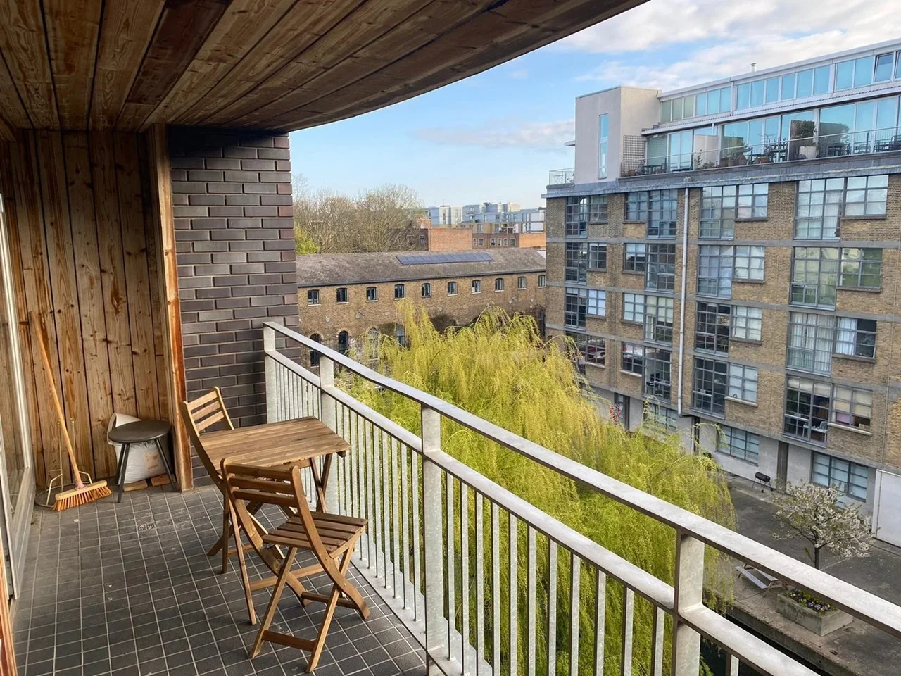 Flat Grand Junction Wharf in Greater London