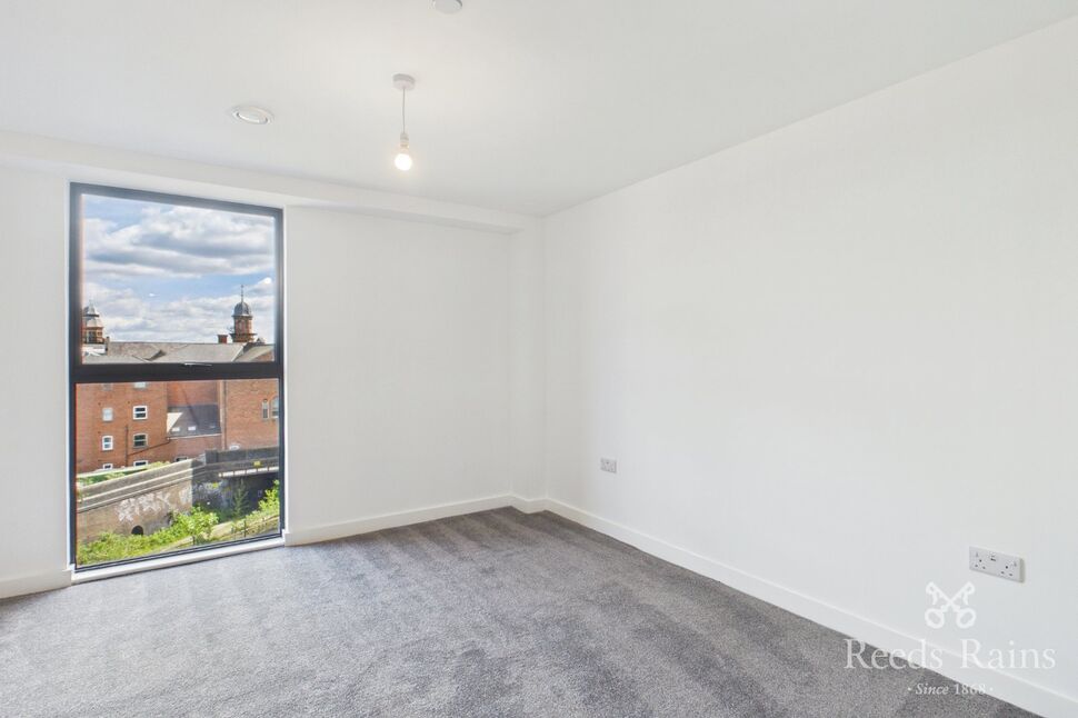 Flat Ford Lane in Salford