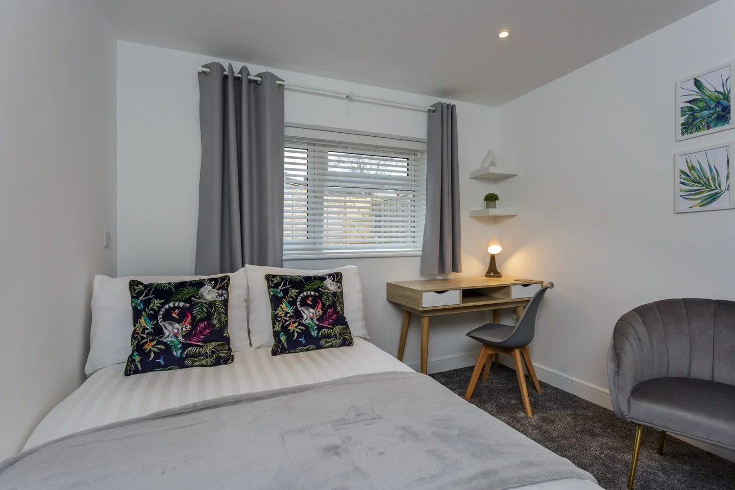 Room Greenwood Avenue in Portsmouth