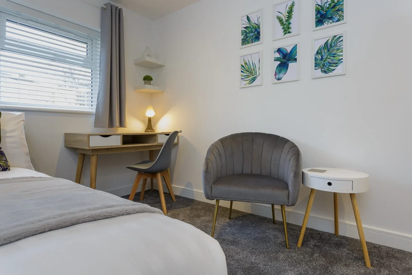 Room Greenwood Avenue in Portsmouth
