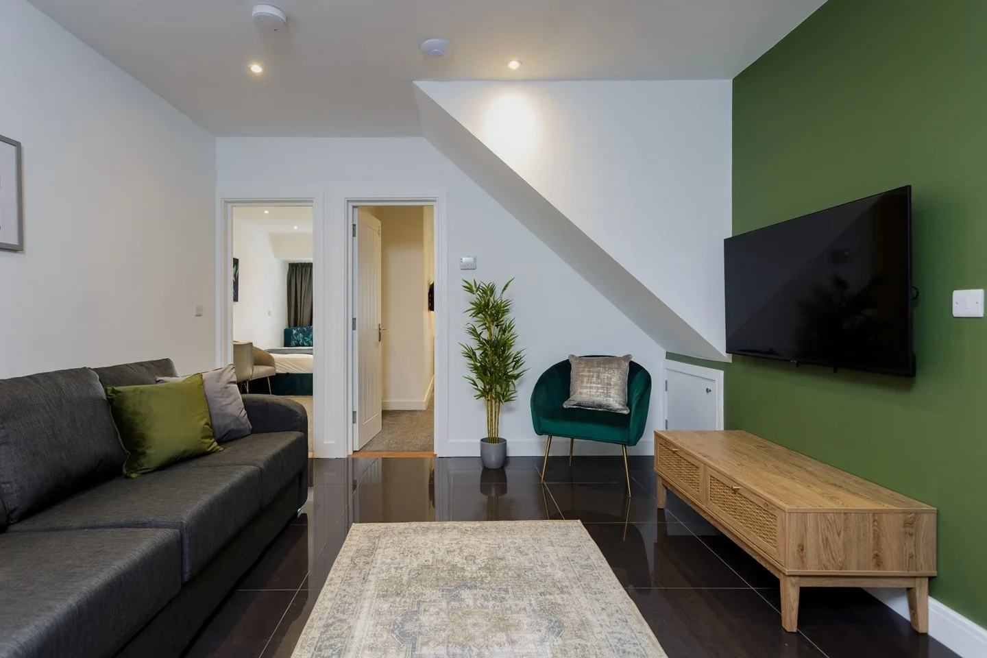 Room Greenwood Avenue in Portsmouth