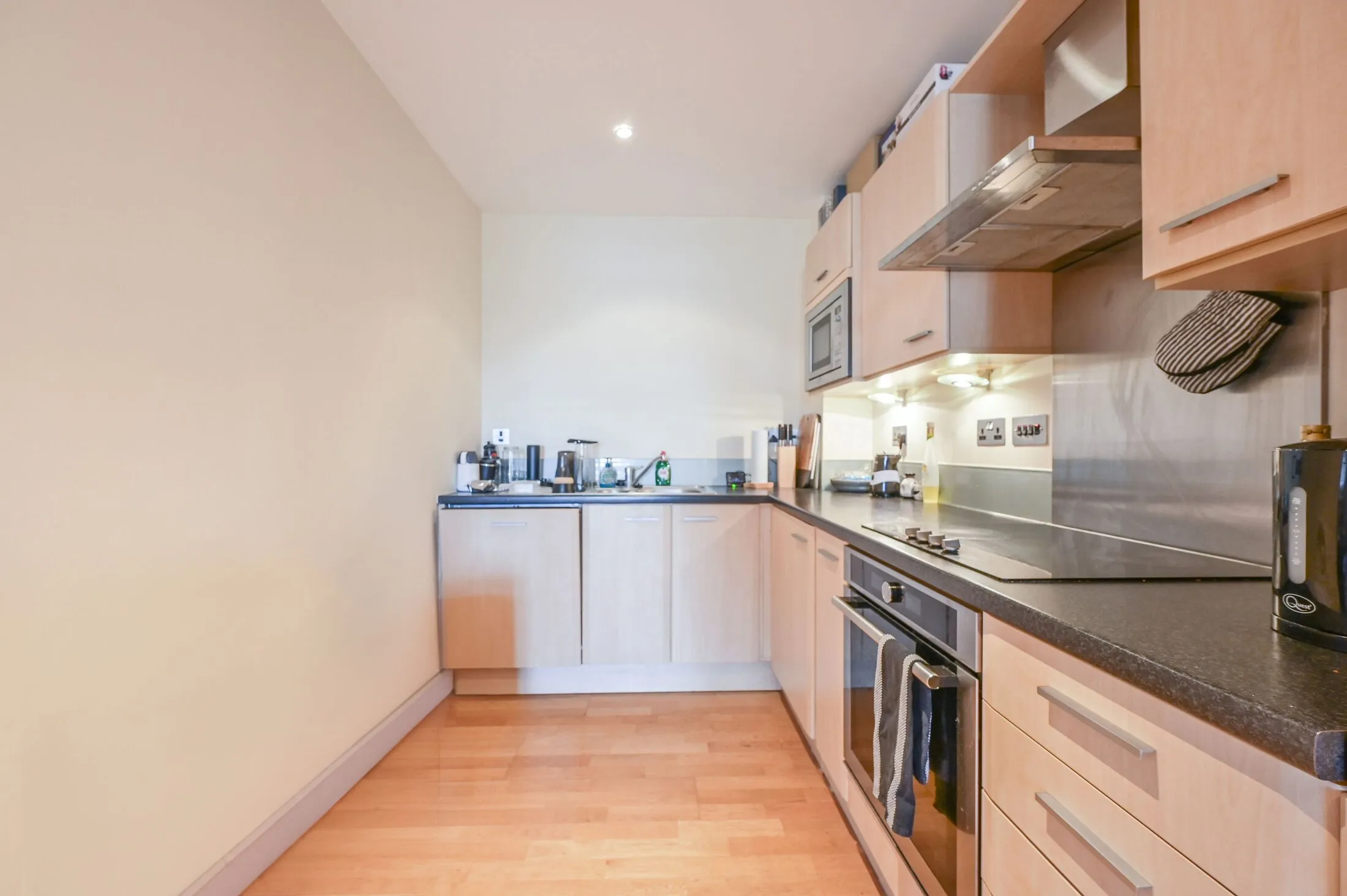 Flat Devonport Street in Greater London