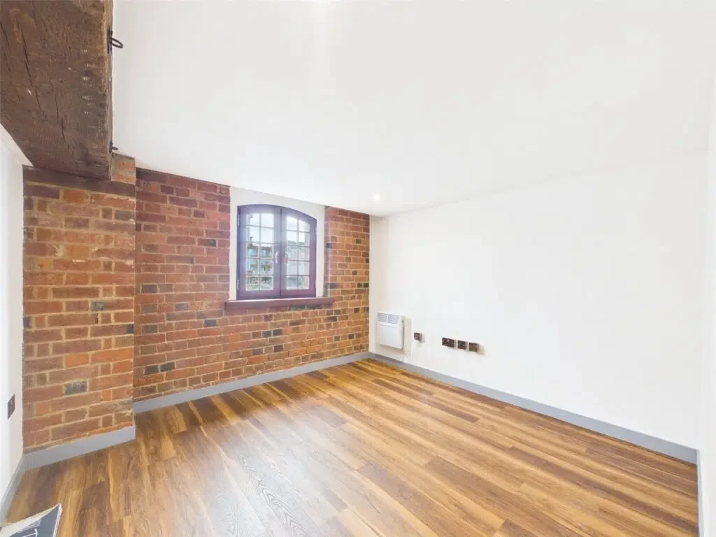 Flat Llanthony Road in Gloucester