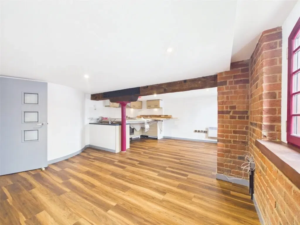 Flat Llanthony Road in Gloucester