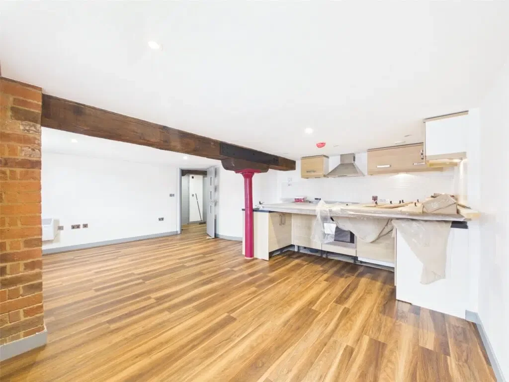 Flat Llanthony Road in Gloucester