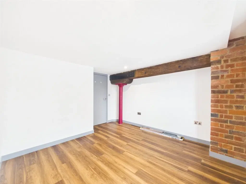 Flat Llanthony Road in Gloucester