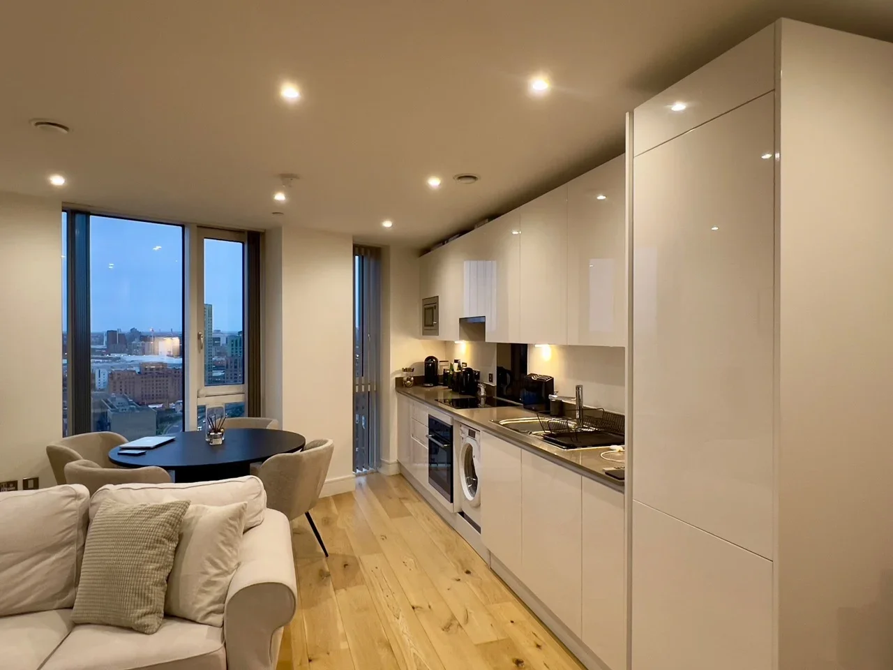 Room High Street in Greater London