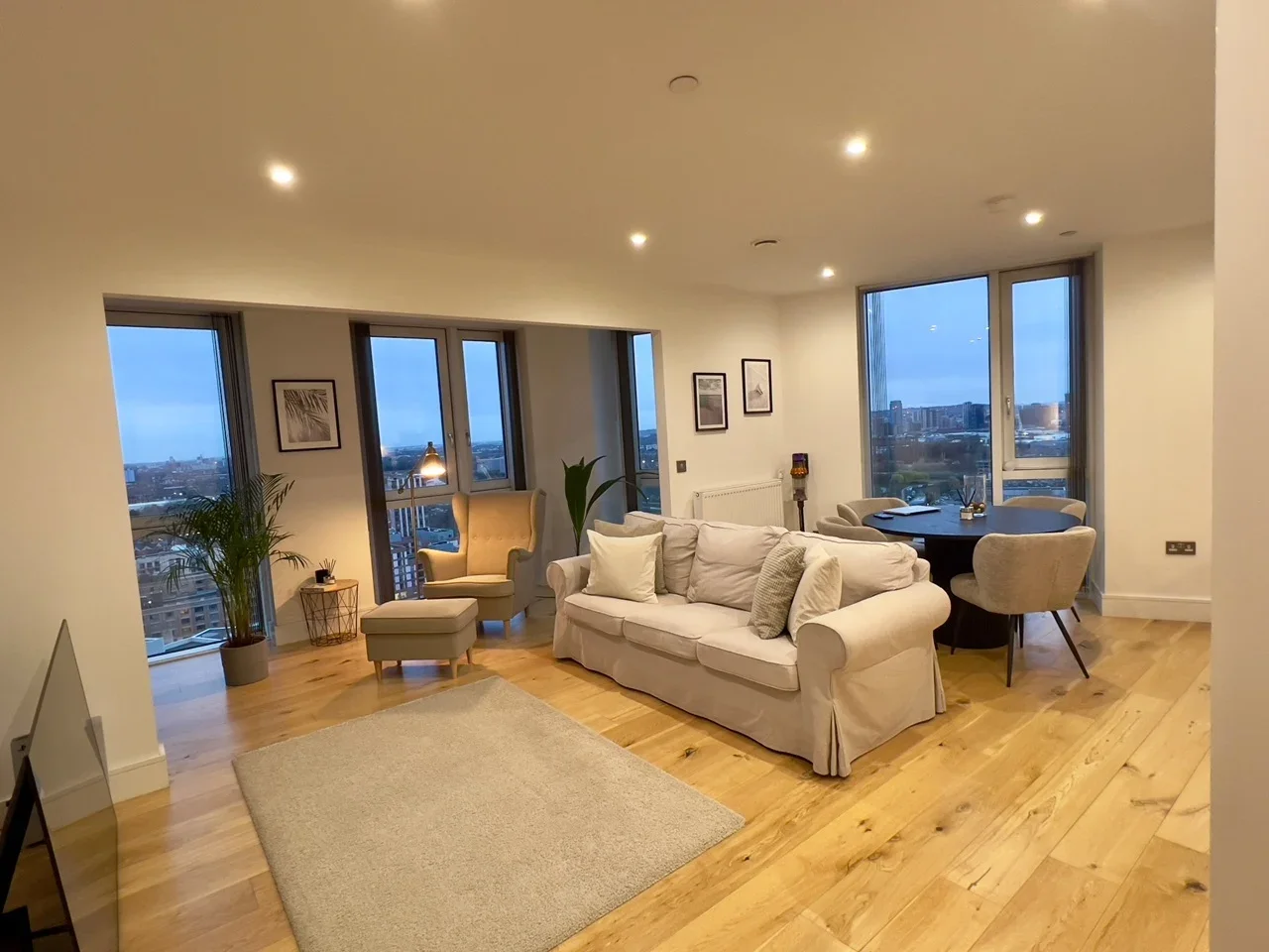 Room High Street in Greater London