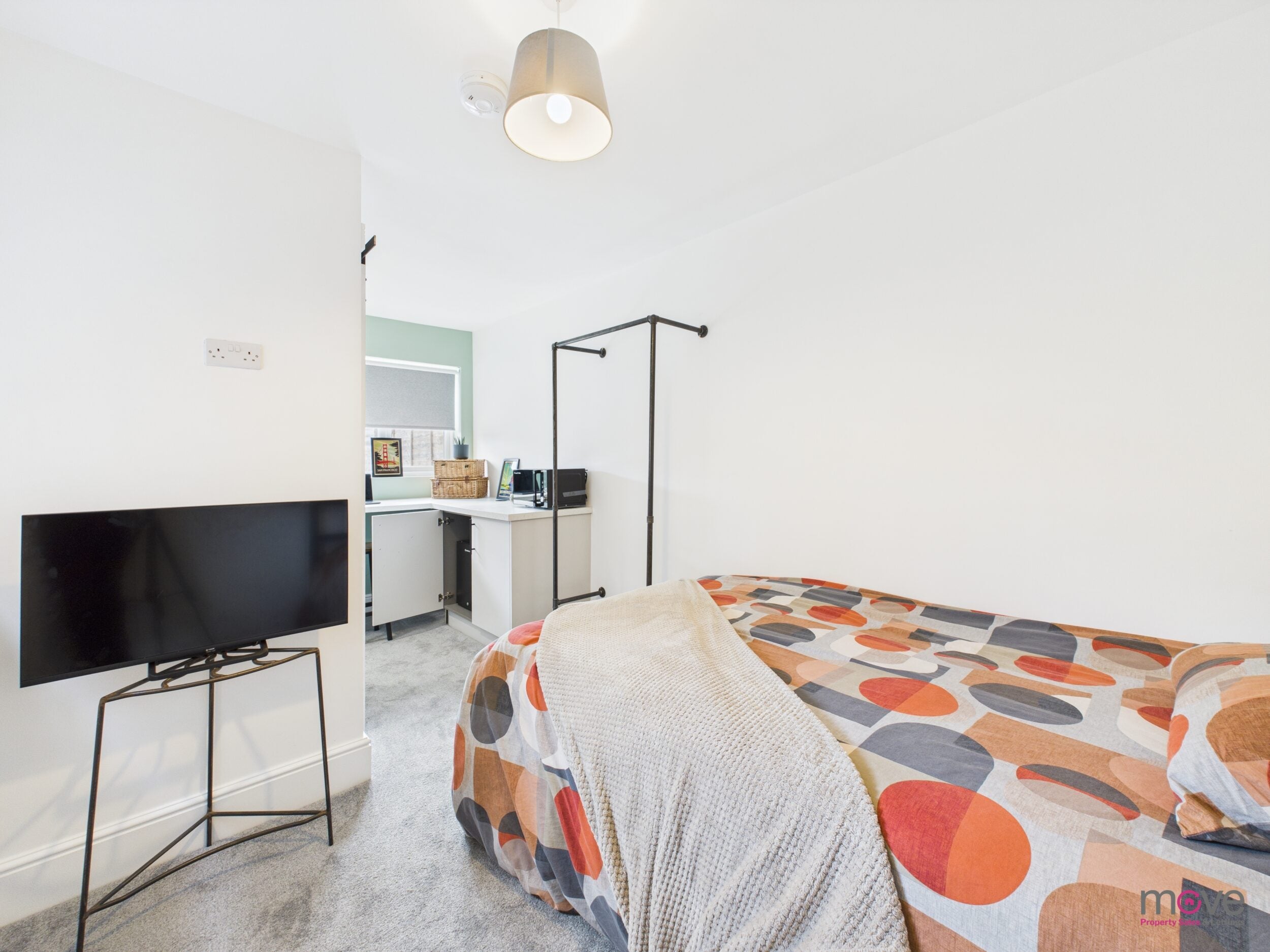 Room Bristol Road in Gloucester