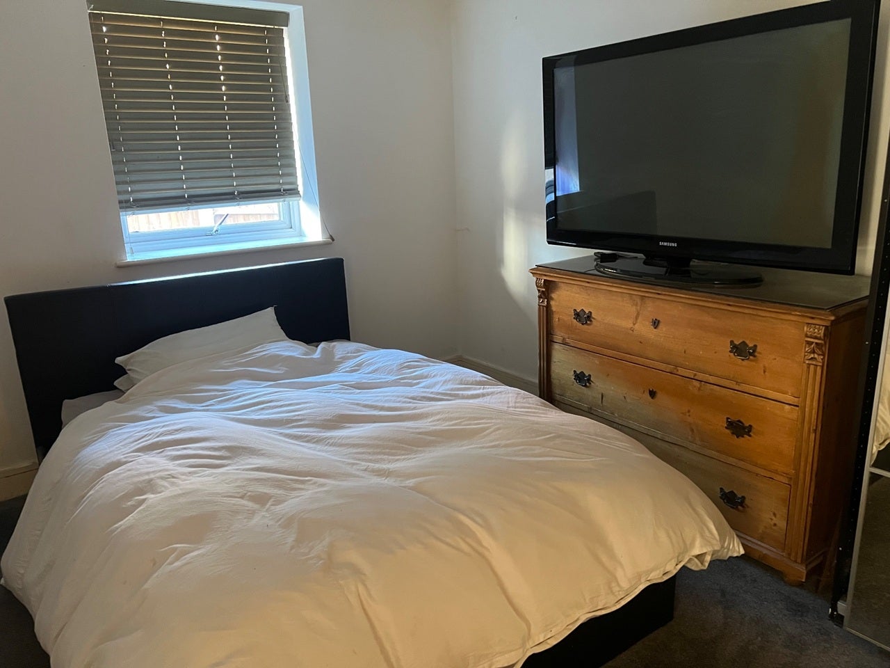 Room London Road in Greater London