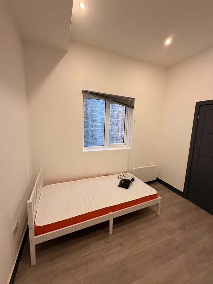 Flat Heybridge Avenue in Greater London