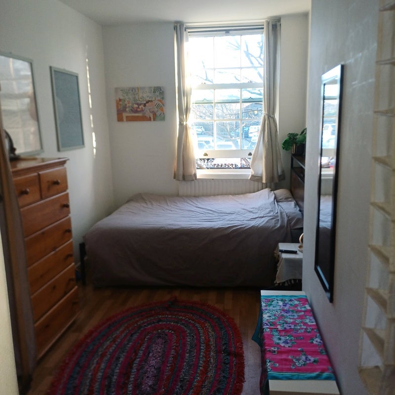 Room Reizel Close in Greater London