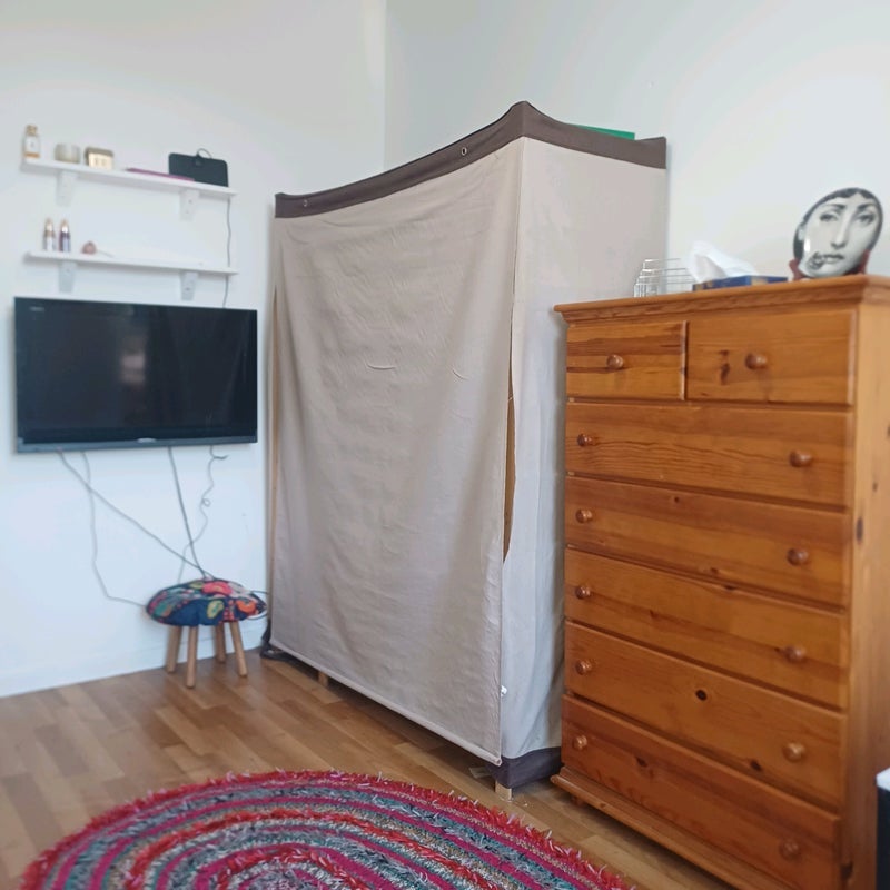 Room Reizel Close in Greater London