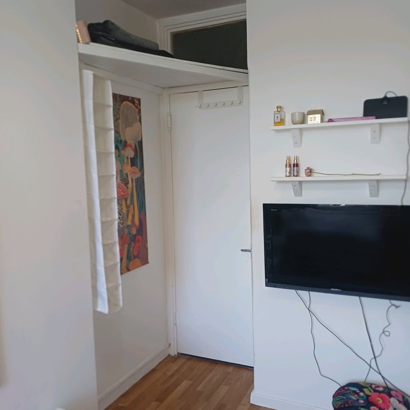 Room Reizel Close in Greater London