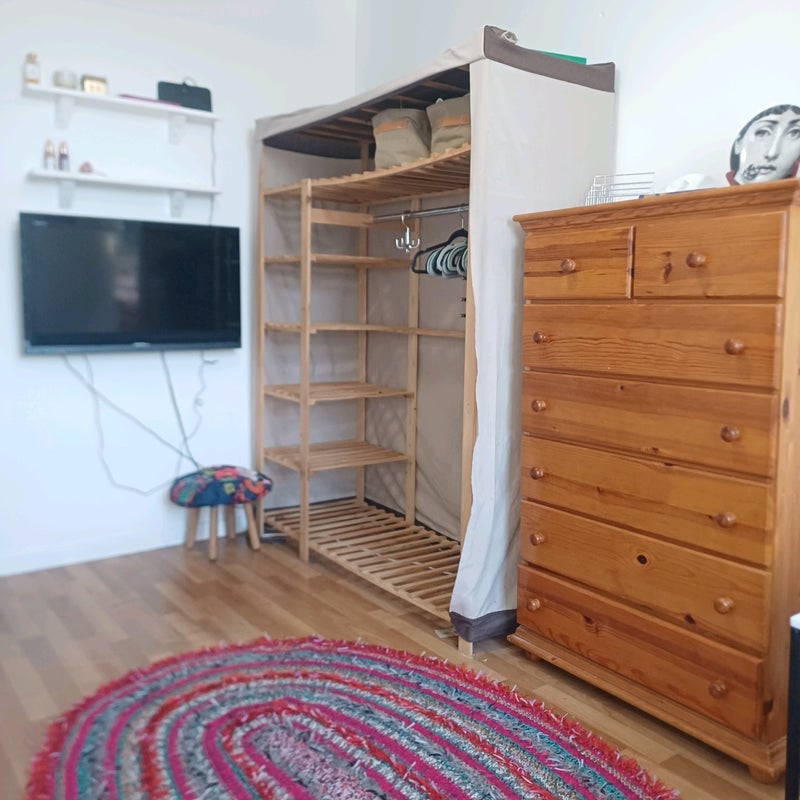 Room Reizel Close in Greater London