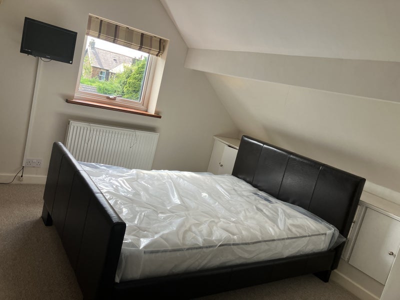 Room St Johns Drive in Leeds