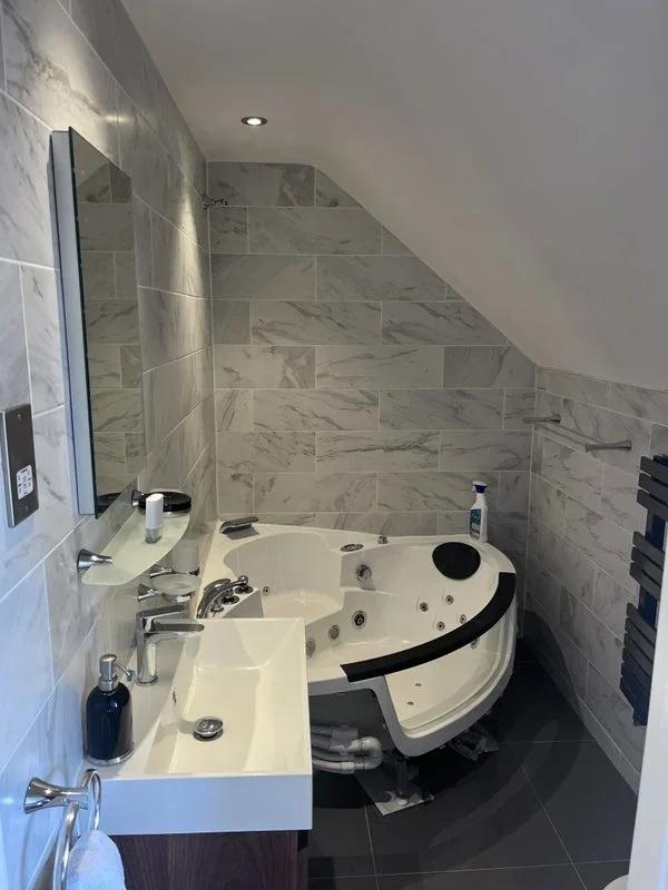 Room Connaught Avenue in Greater London