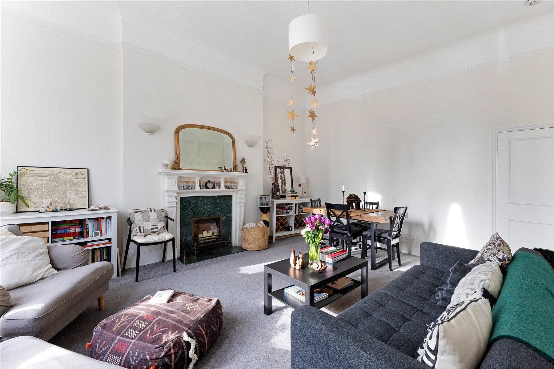 Flat Inverness Gardens in Greater London