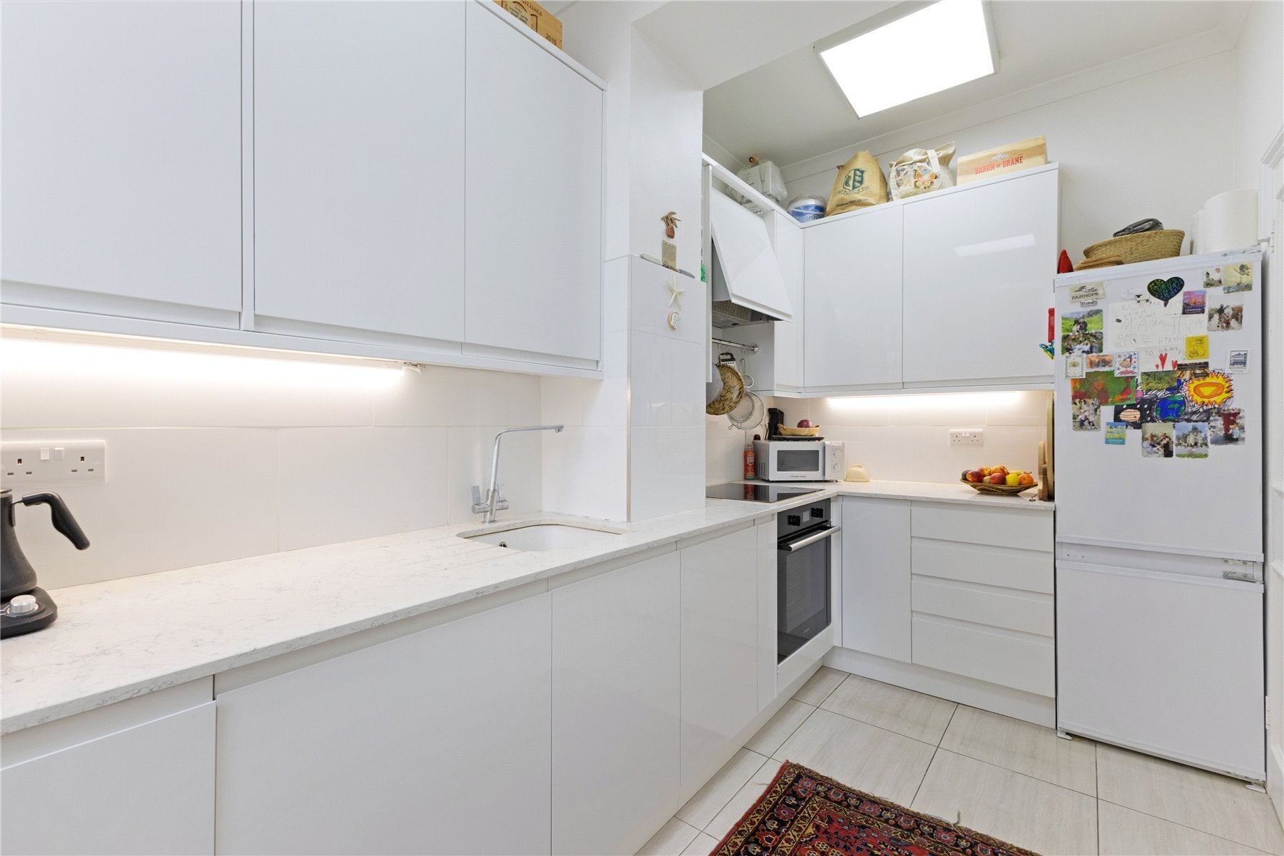 Flat Inverness Gardens in Greater London