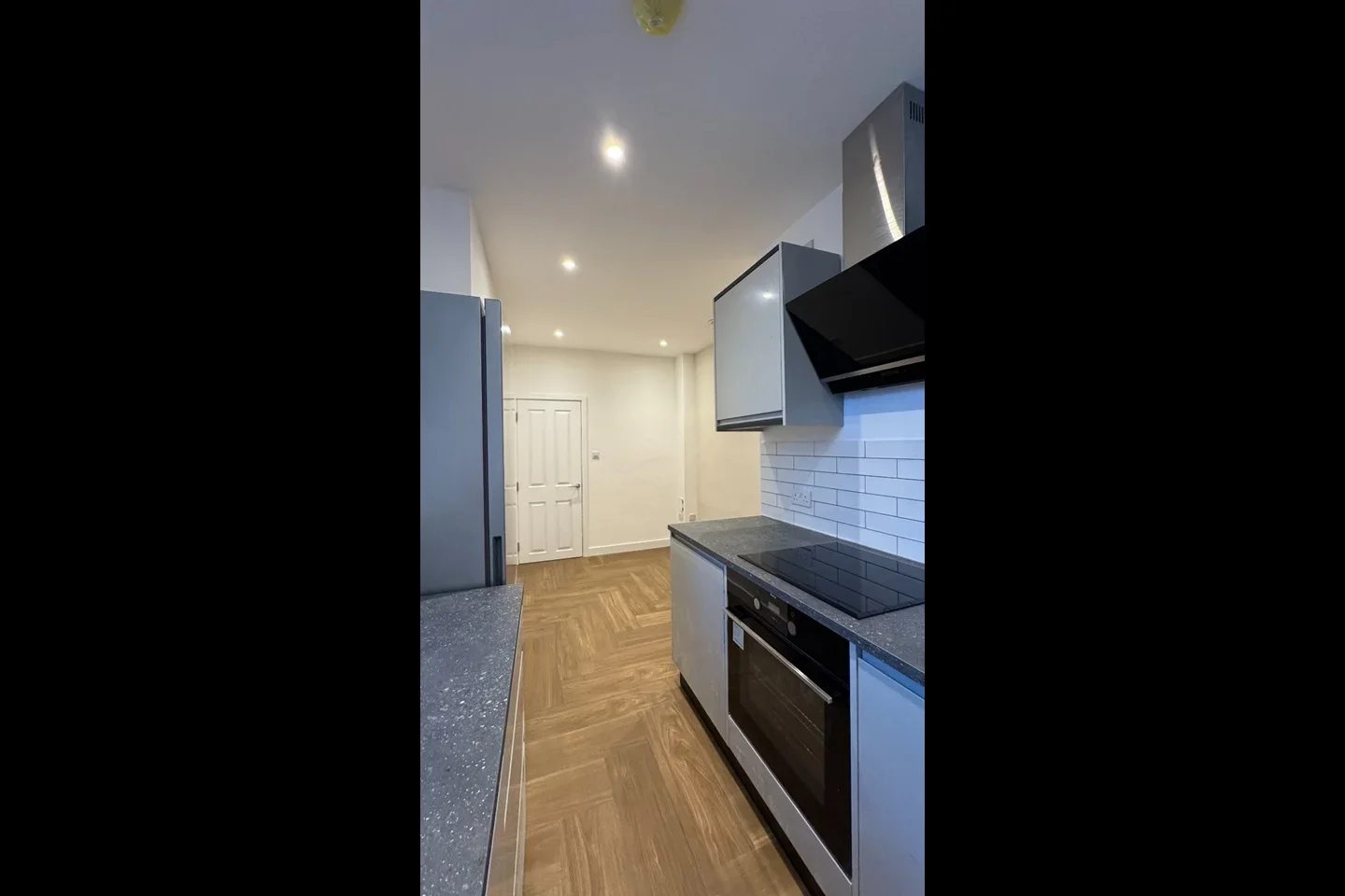 Flat Melrose Avenue in Greater London