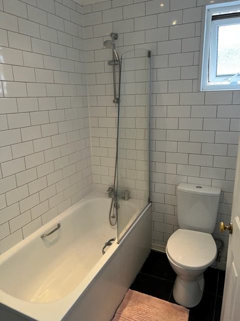 Room Ashburnham Road in Greater London