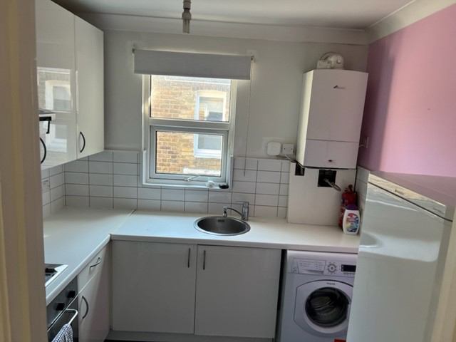 Room Ashburnham Road in Greater London