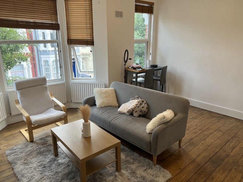 Room Ashburnham Road in Greater London