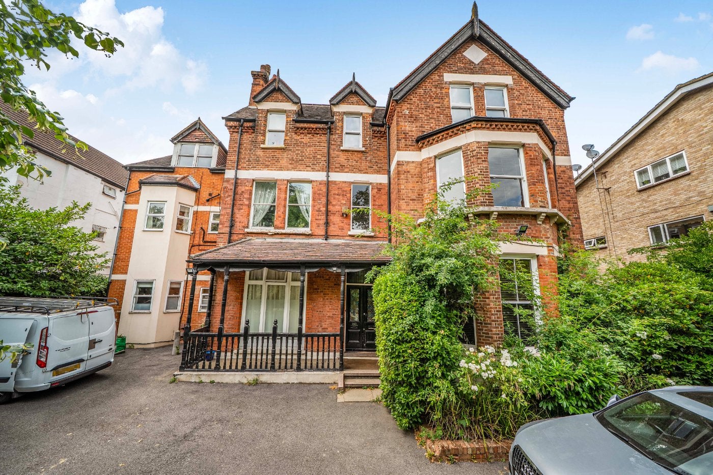 Flat Auckland Road in Greater London