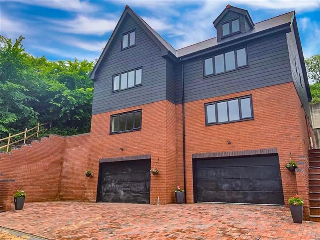 House Hill Close in Pontypool