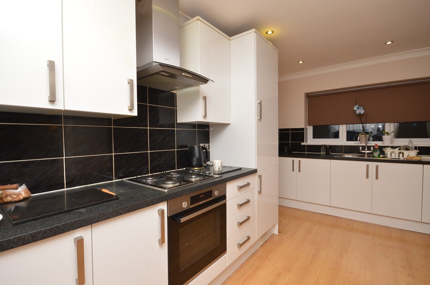 Room Jerningham Avenue in Greater London