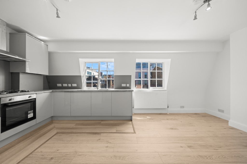 Flat Greek Street in City of Westminster
