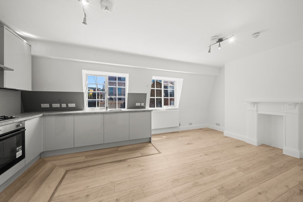 Flat Greek Street in City of Westminster
