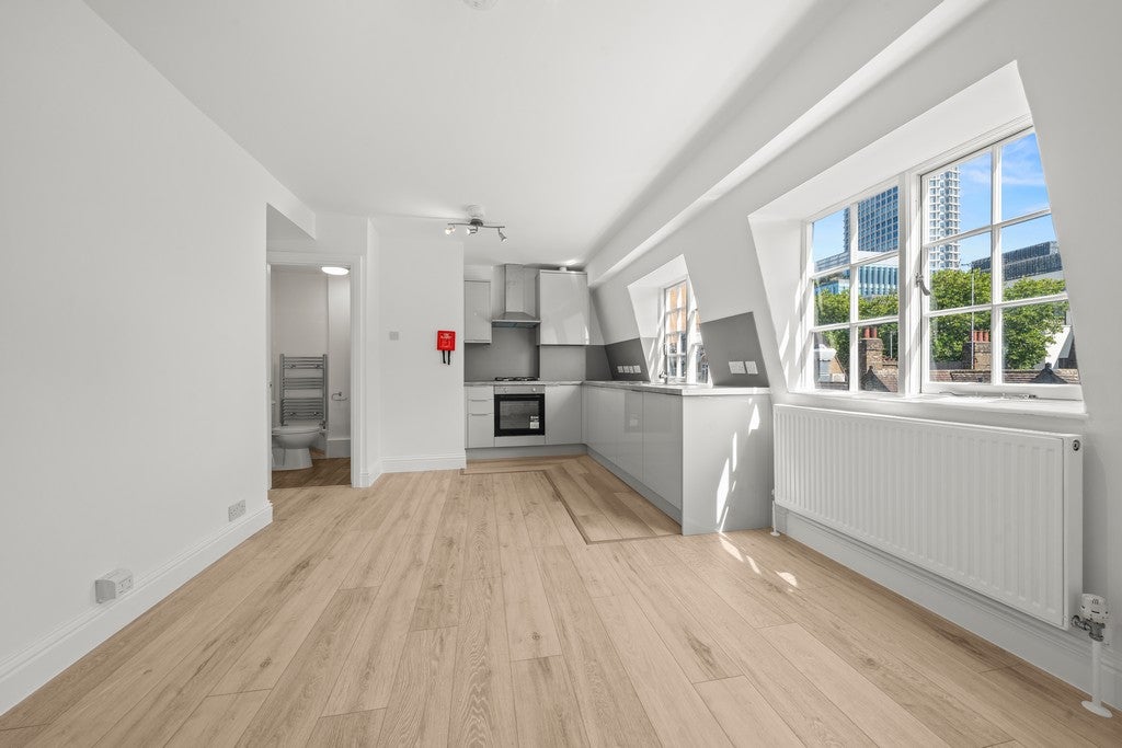 Flat Greek Street in City of Westminster
