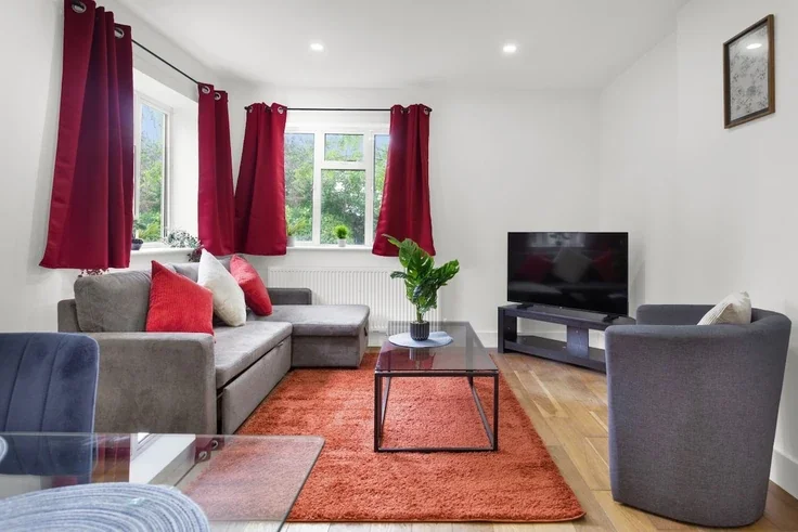 Flat Empire Way in Greater London