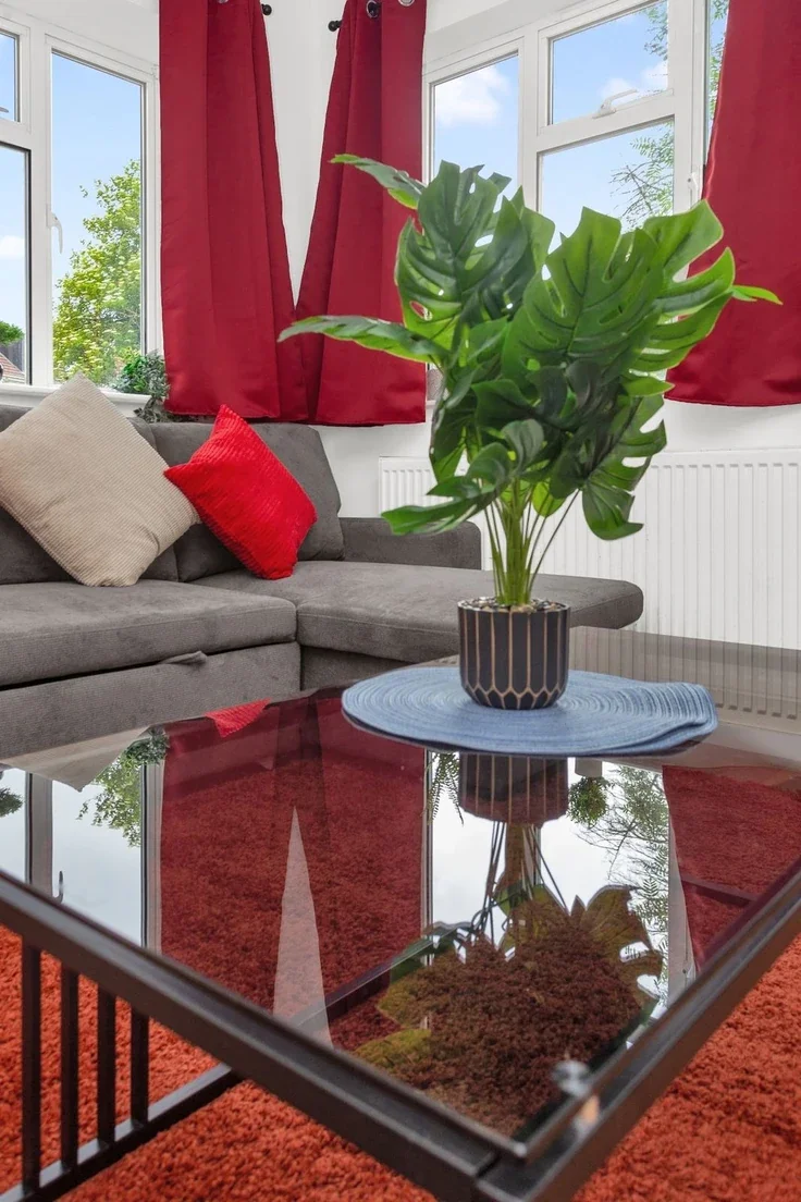 Flat Empire Way in Greater London