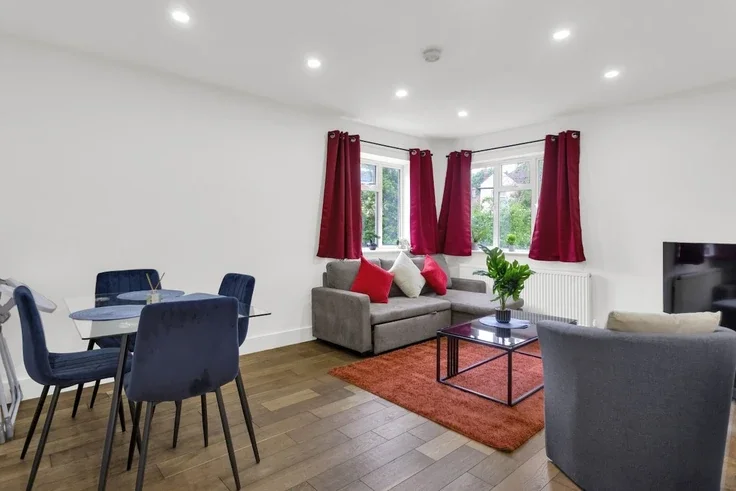 Flat Empire Way in Greater London