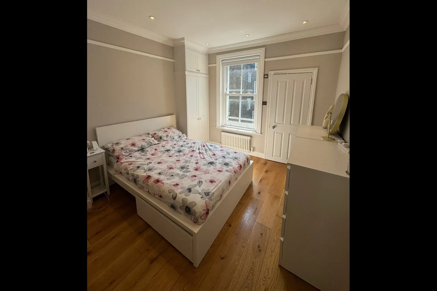 Flat Comeragh Road in Greater London