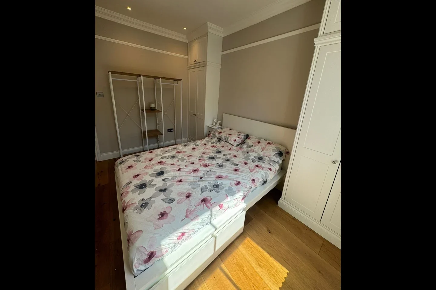 Flat Comeragh Road in Greater London
