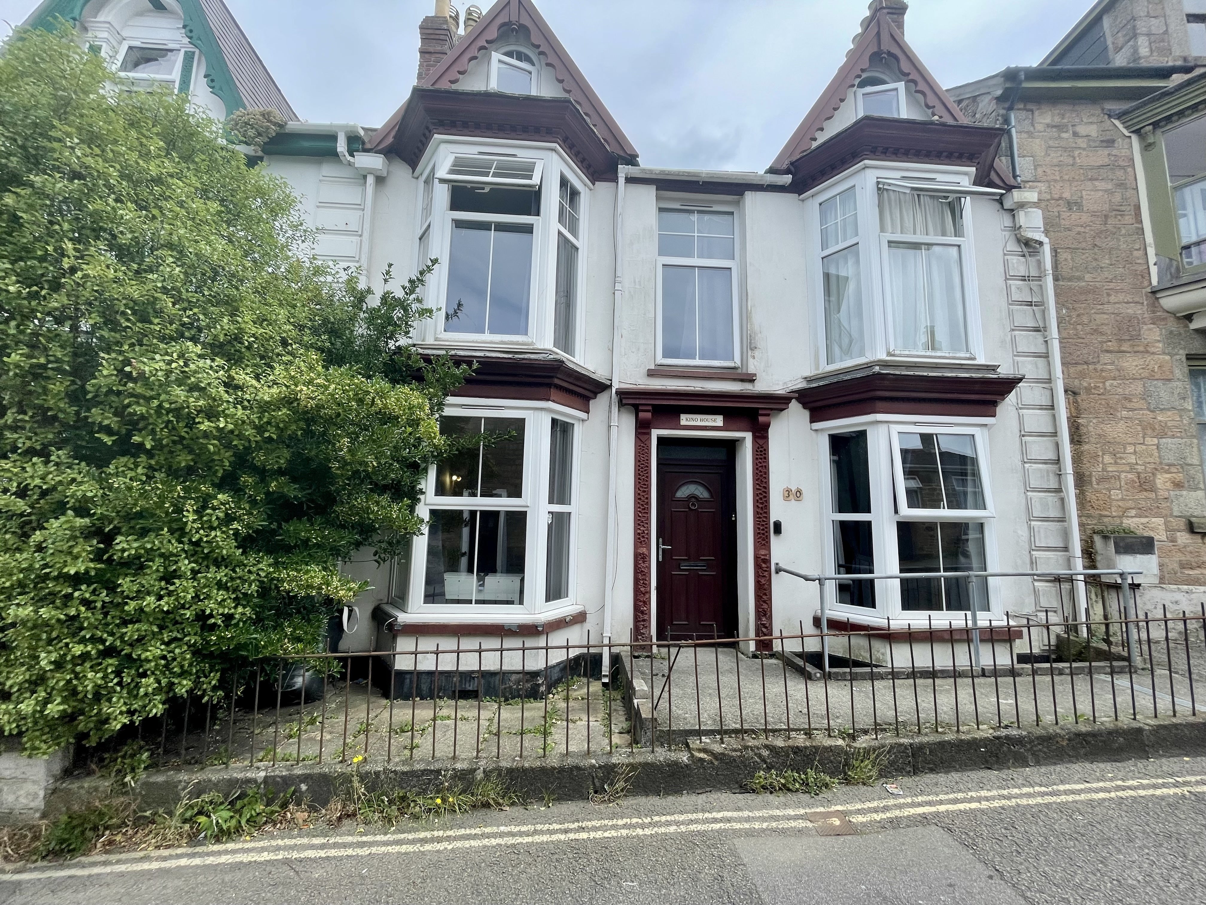 Room Fore Street in Camborne