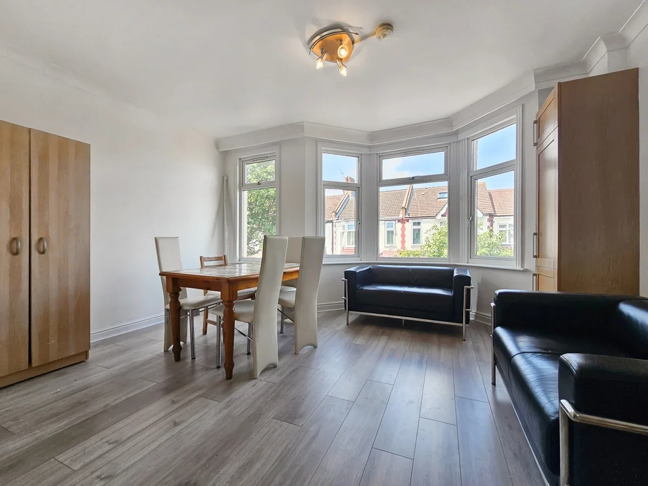 House Clayton Avenue in Greater London