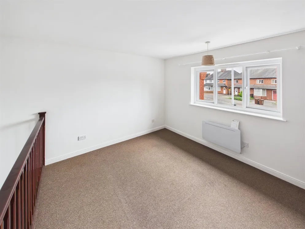 Flat Saddlers Close in Charnwood