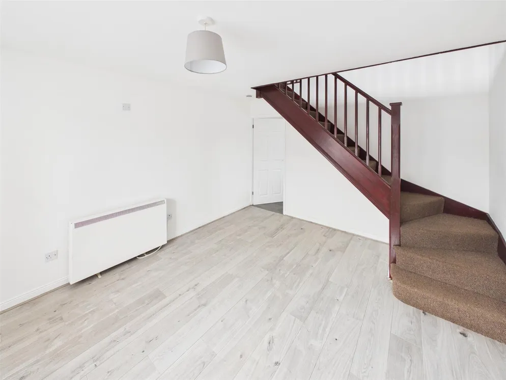 Flat Saddlers Close in Charnwood